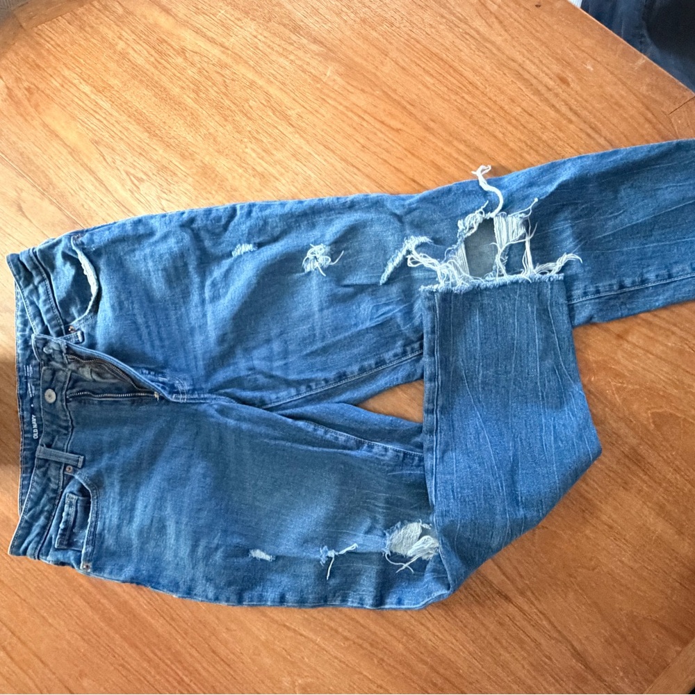 Old Navy Distressed Ankle Jeans in Blue